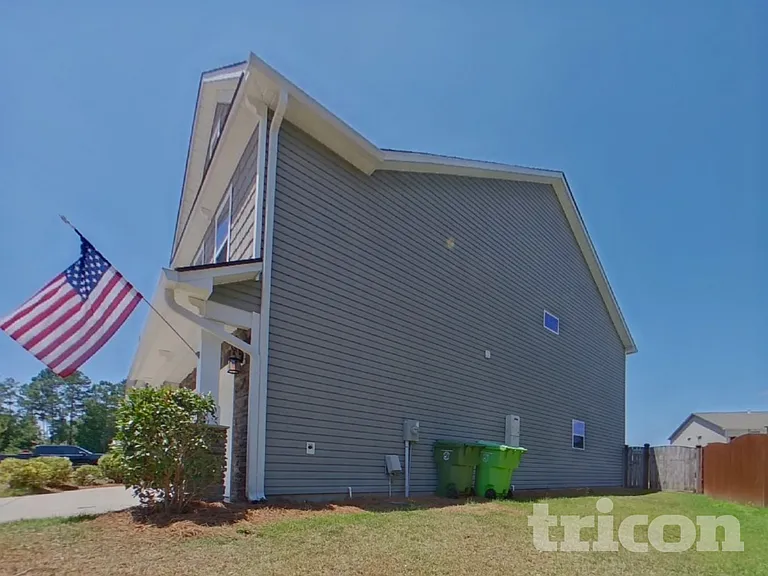 313 Fairford Rd — Photo 17