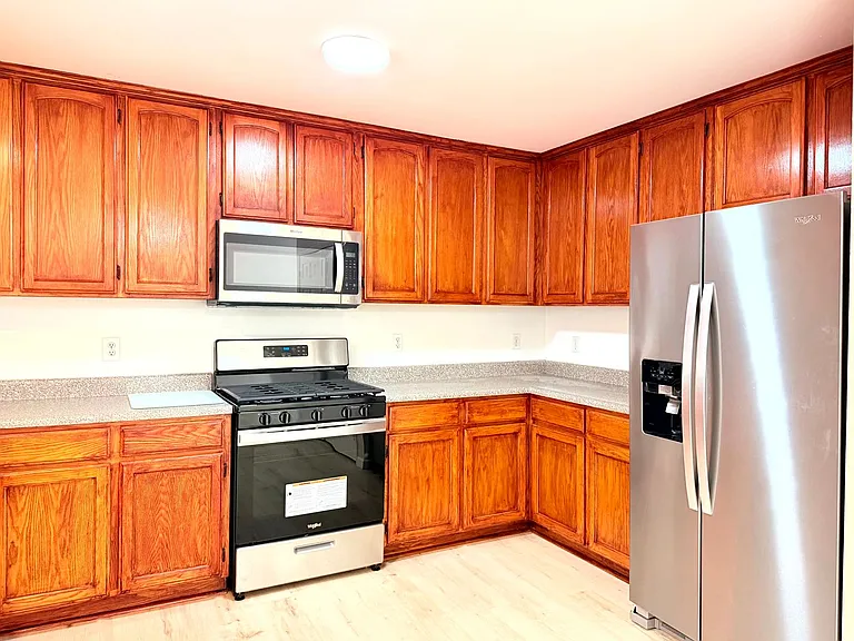 762 W. 21st St. — Photo 8