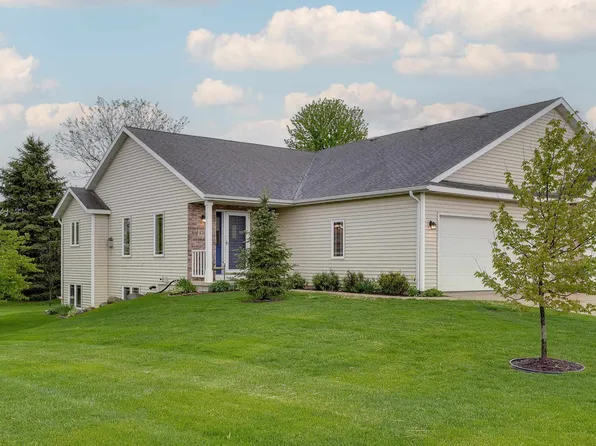 838 Dunn Ave, Oregon, WI 53575