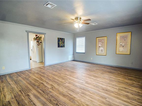 2nd image of 4409 NE 55th St
