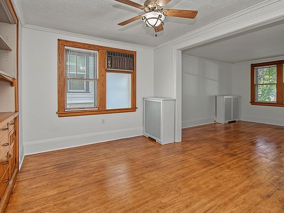 3rd image of 1144 Charles Ave