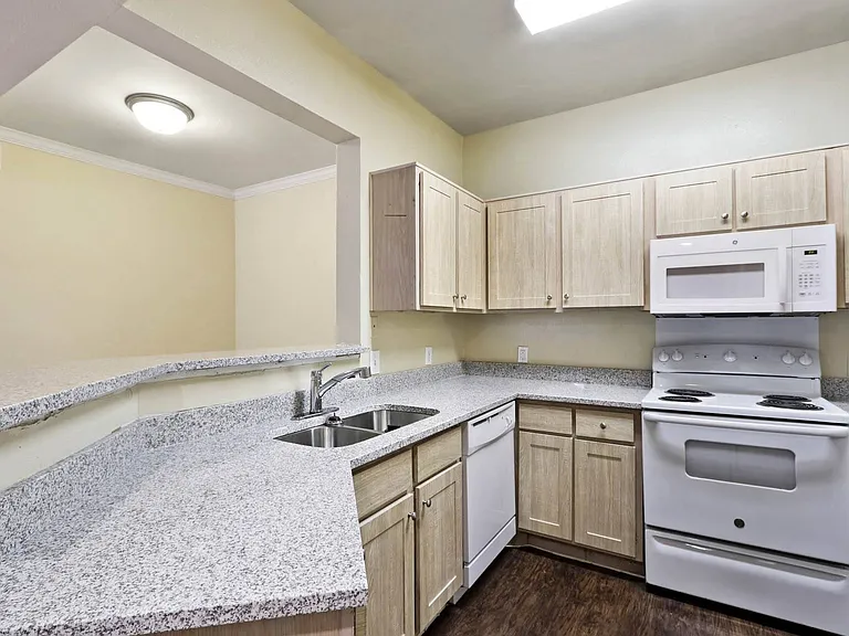 Quail Chase Apartments — Photo 21