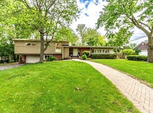 430 Briargate Ter, Hinsdale, IL