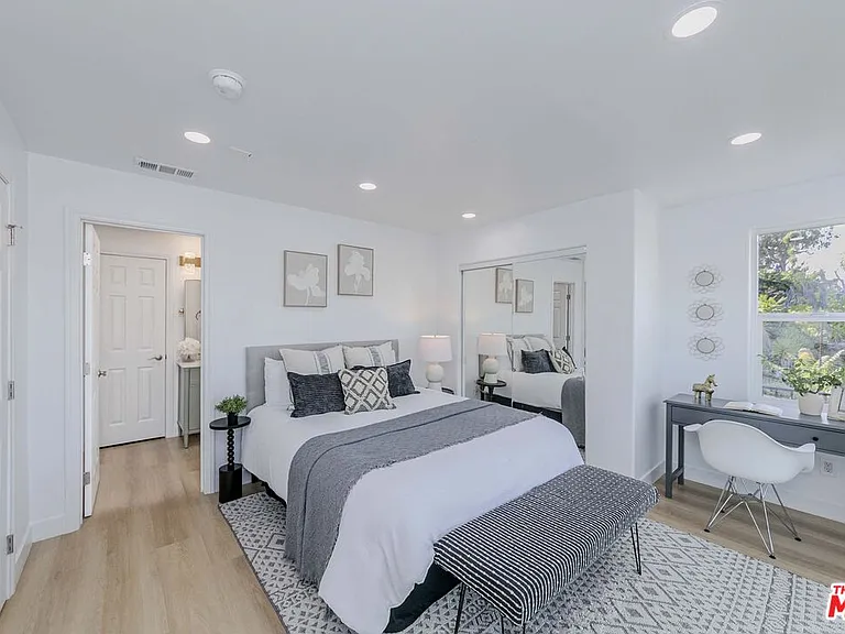 1832 Burnell Dr — Photo 9
