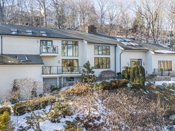 774 W Shore Dr, Kinnelon Boro, NJ 07405