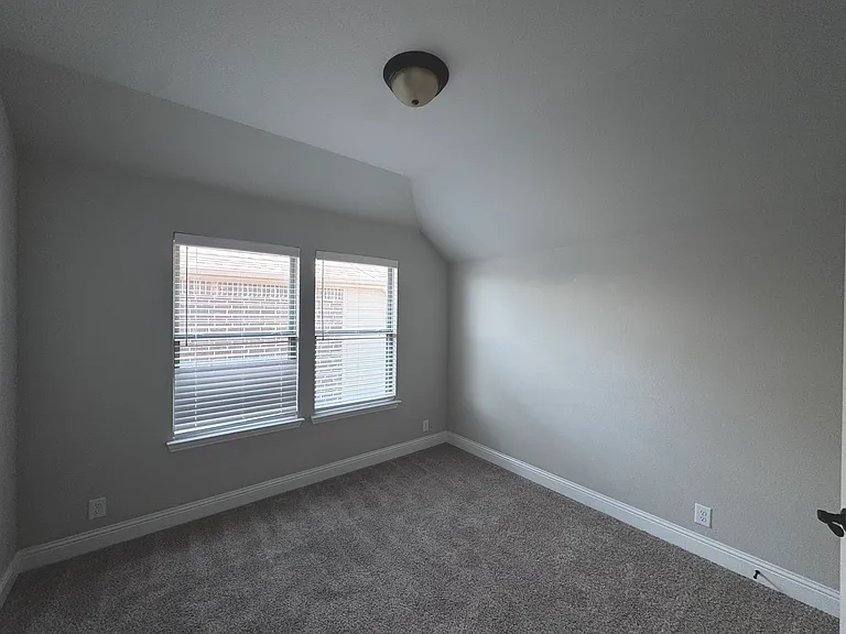 2113 Burke Dr — Photo 13