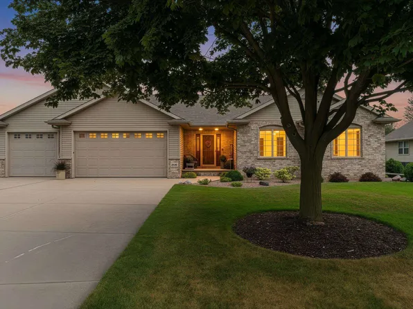 1038 Hoks Ridge Ln, De Pere, WI 54115