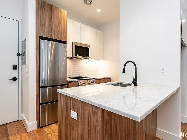 433 Sackett St #2B — Photo 2