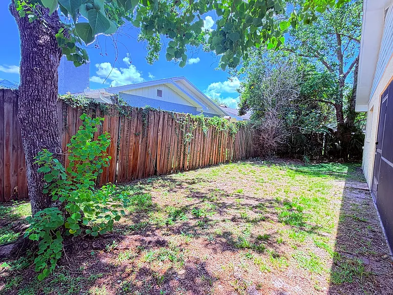 10609 Wyndcliff Dr — Photo 28
