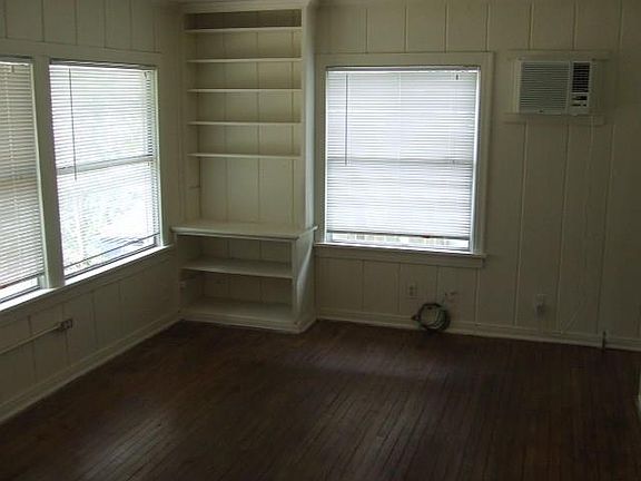 3rd image of 4517 McCart Ave