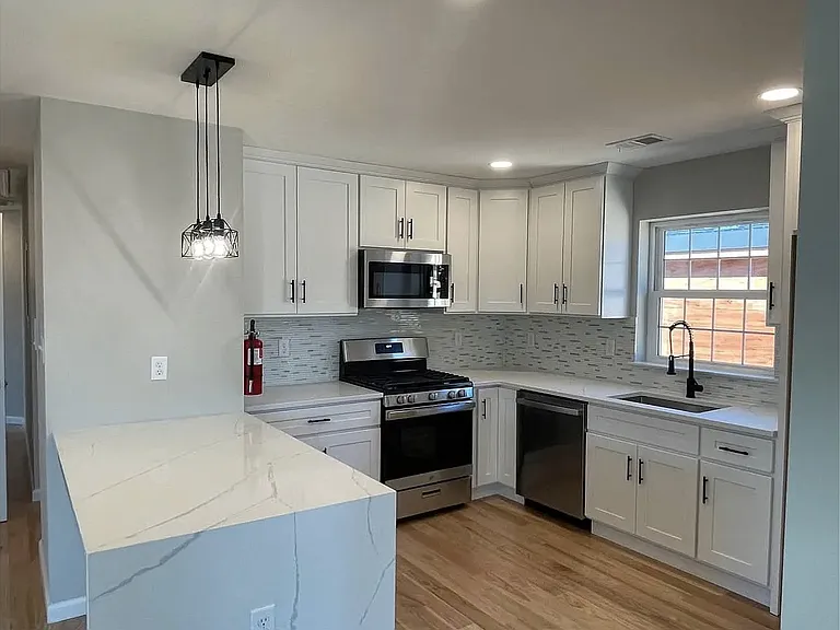 1036 Cross Ave #1 — Photo 3