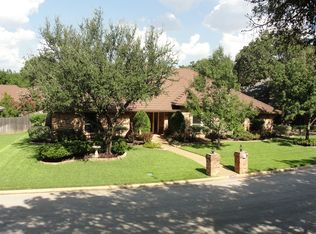 520 Sunset Dr, Hurst, TX 76054