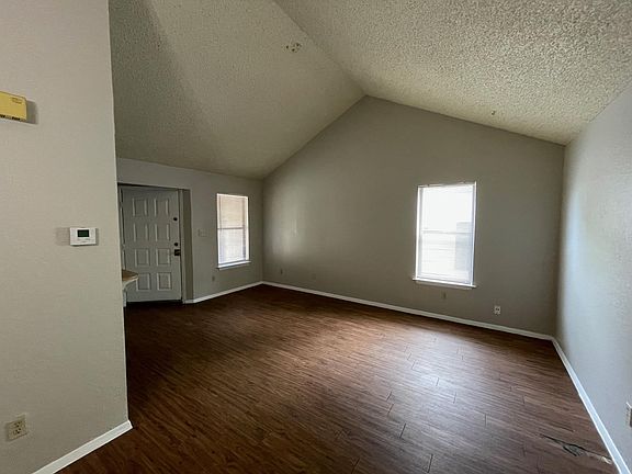 4th image of 903 Milford Way #A