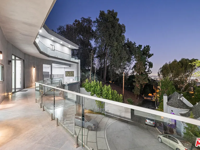 6181 Temple Hill Dr — Photo 48