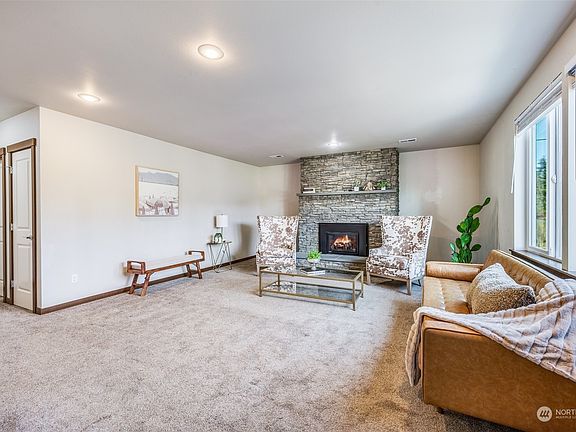 4th image of 9732 163rd Avenue NE