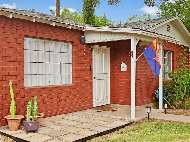 1110 S Una Ave — Photo 16