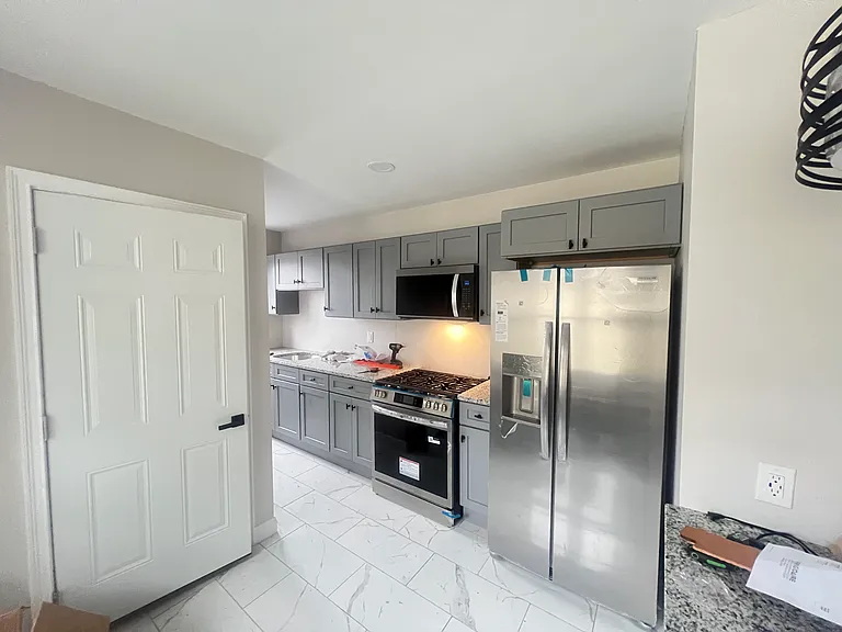 363 New York Ave — Photo 1