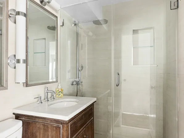 10 West 15th Street image 9 of 11