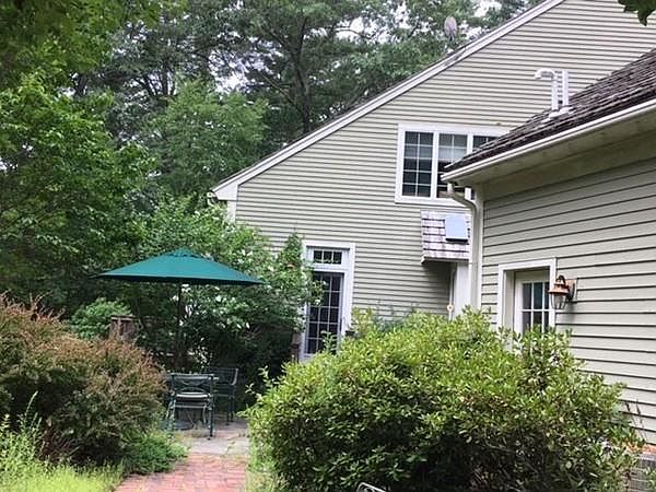 2nd image of 10 Stanton Cir