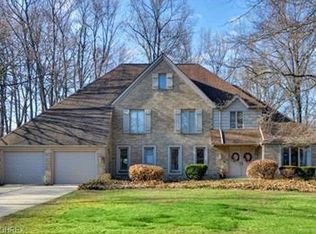 31201 Roxbury Park Dr, Bay Village, OH