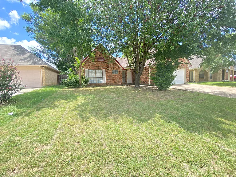 6101 Meadowside Trl — Photo 2