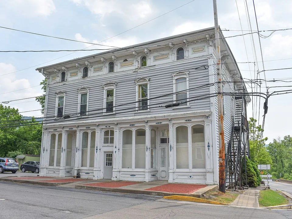 421 Canal St