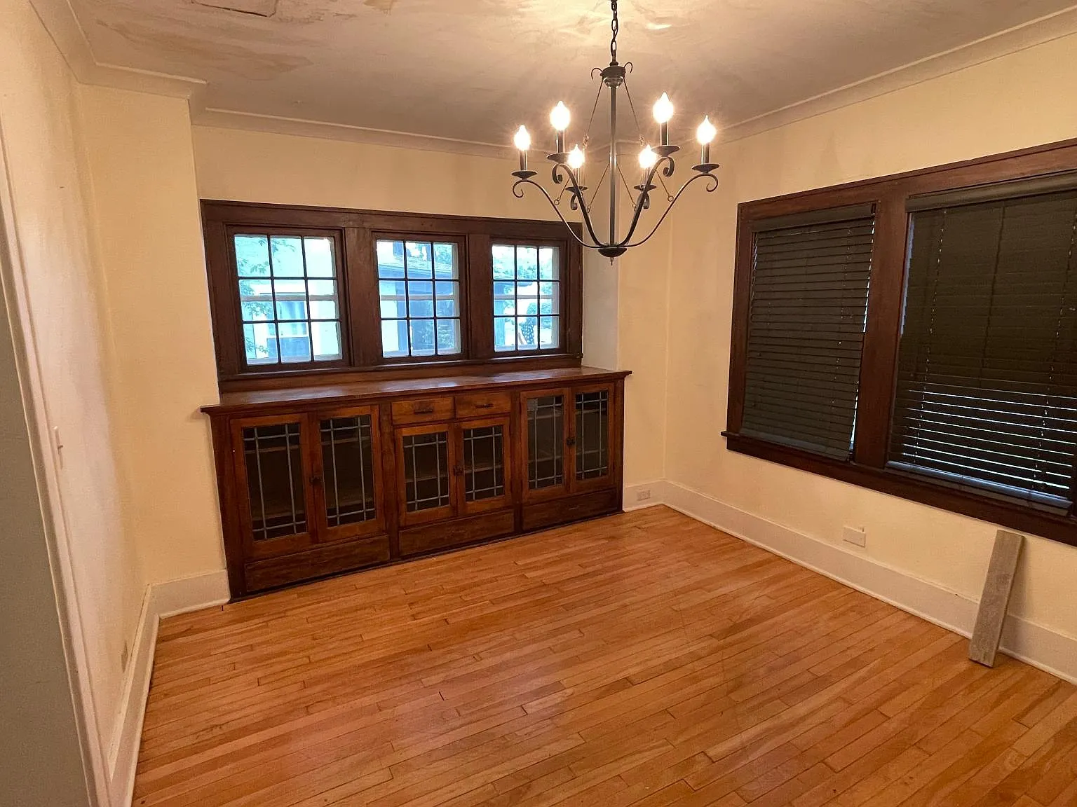129 Hinman Ave — Photo 3