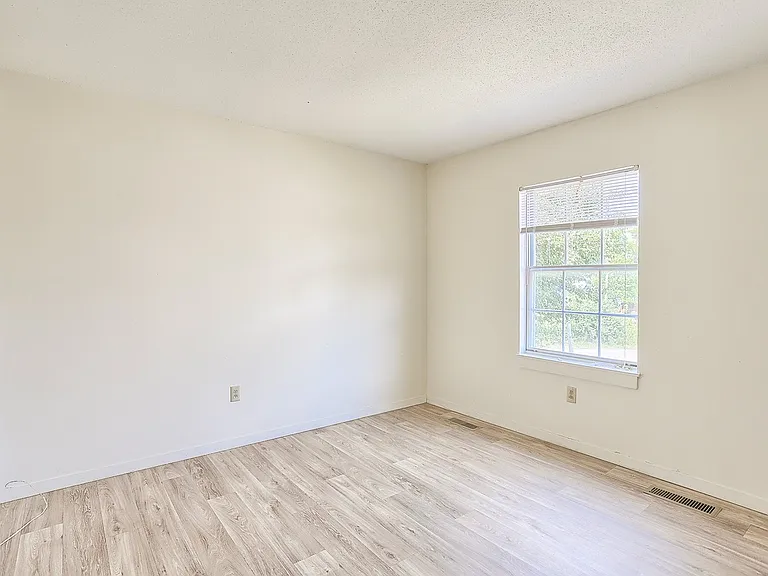 605 English Creek Ct — Photo 13