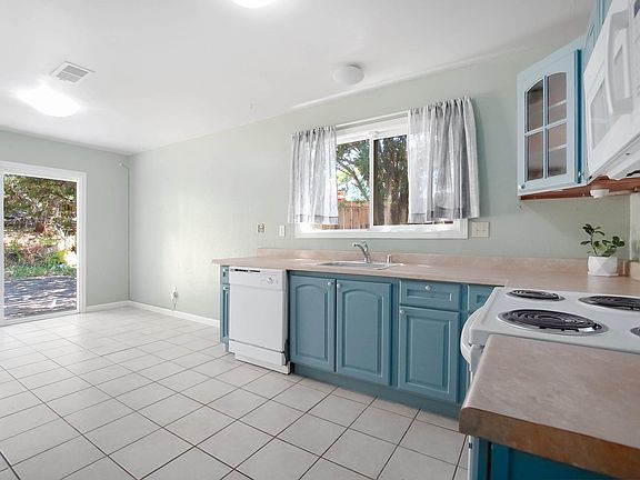 3rd image of 2190 Sugartree Dr