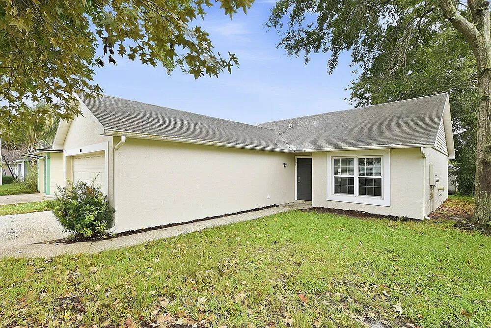 3 bed, 2.0 bath, 1243 sqft, $2,235 — Photo 3