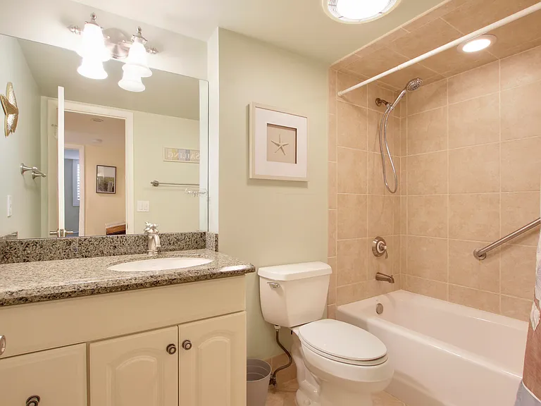 630 Ocean Dr #102 — Photo 18