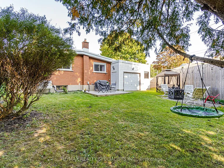 22 Balmoral Dr — Photo 40