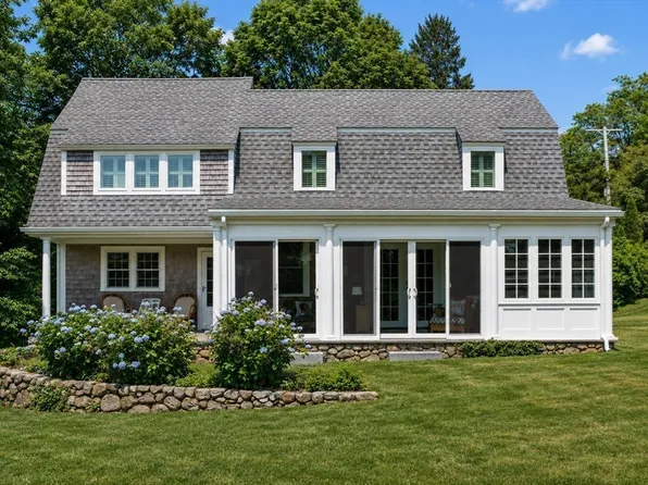 51 Davis St, Tisbury, MA 02568