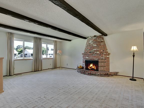 5th image of 6218 85th St SW