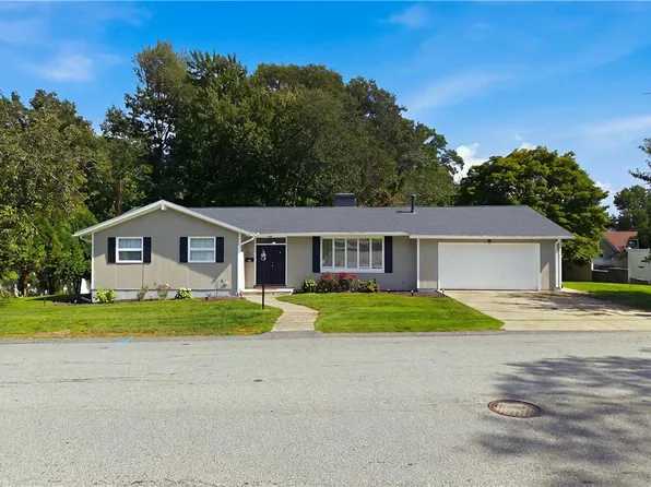27 W River Pkwy, North Providence, RI 02904