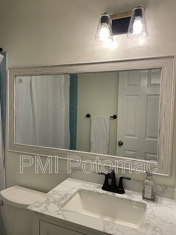 4 bed, 2.5 bath, 2360 sqft, $4,000 — Photo 4