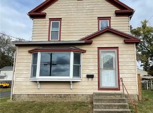 298 W Clark St, East Palestine, OH