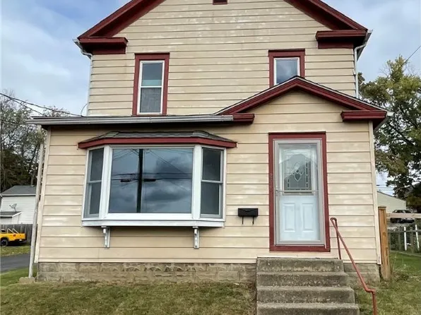 298 W Clark St, East Palestine, OH 44413