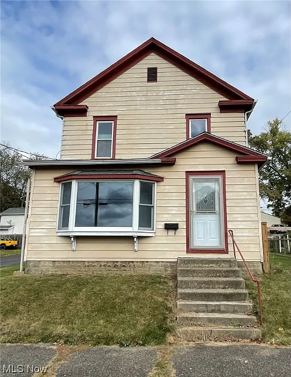 298 W Clark St photo 1