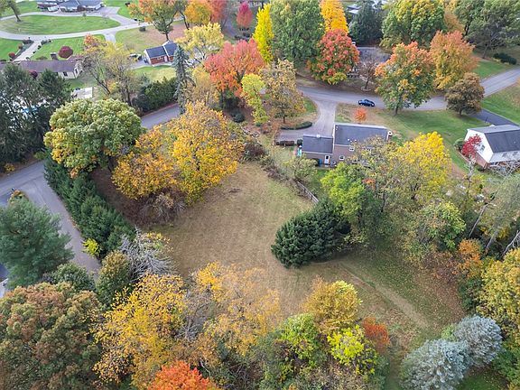 3rd image of 104 Maplewood Dr