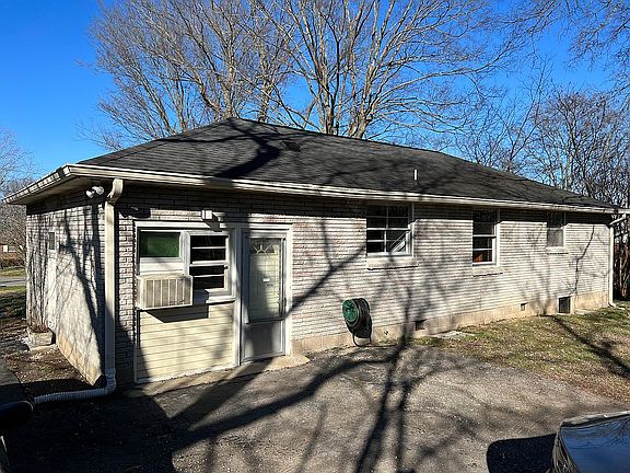 3rd image of 906 Apple Valley Rd