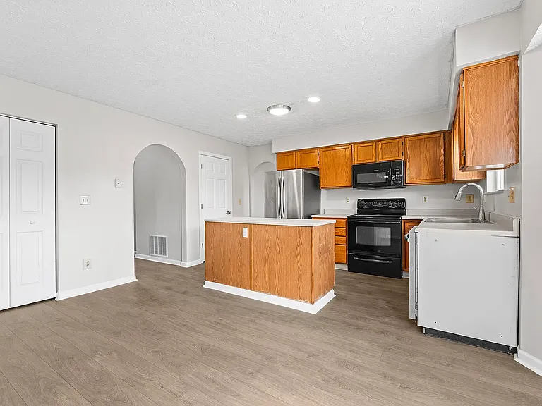 328 Regency Ave — Photo 17