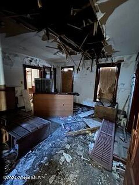 4th image of 853 Emmett Street