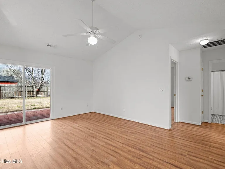 2511 Bradfield Ct — Photo 3