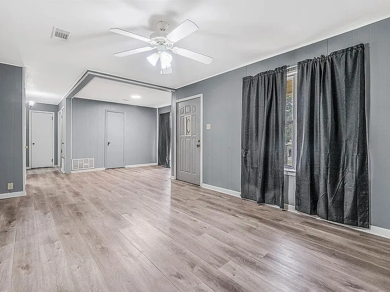 1219 N Parker St — Photo 29