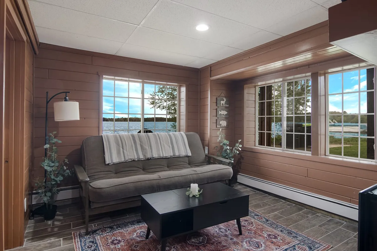 4 bed, 2.0 bath, 990 sqft, $1,675 — Photo 2