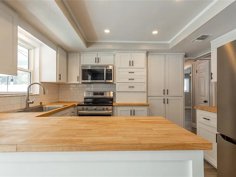 2021 Valley Dr — Photo 13