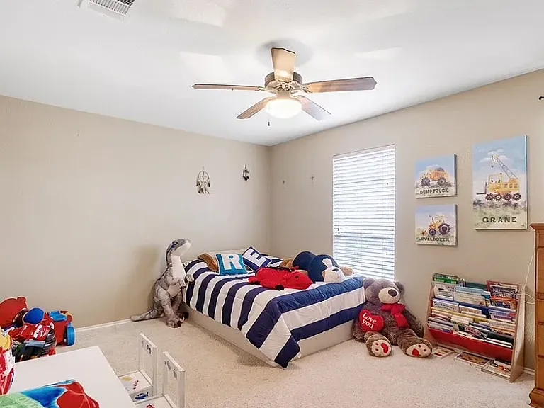 2426 Caroline Ct — Photo 26