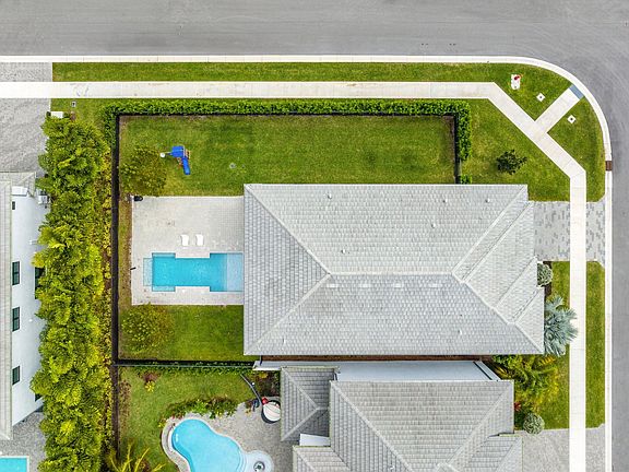 5th image of 8227 Oceanus Dr