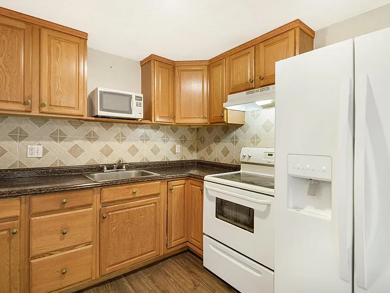 261 Boston Post Rd E #2 — Photo 2